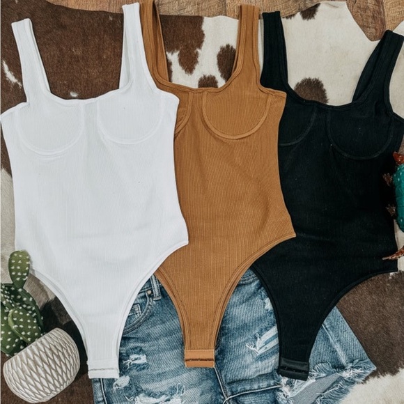 Dynamic White Contour Rib Tank Bodysuit | NEW/NWT!!🌸🌸 - Picture 1 of 4